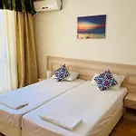 Good Vibes Avalon - уютен, двустаен с басейн, тераса и Wi-fi * Slantchev Briag