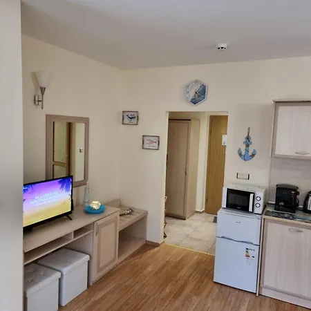 Good Vibes Avalon - уютен, двустаен с басейн, тераса и Wi-fi Apartment