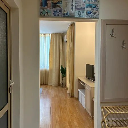 Apartment Good Vibes Avalon - уютен, двустаен с басейн, тераса и Wi-fi *