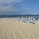 Good Vibes Avalon - уютен, двустаен с басейн, тераса и Wi-fi Apartment