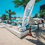 Good Vibes Avalon - уютен, двустаен с басейн, тераса и Wi-fi Apartment