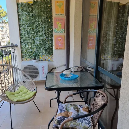 Good Vibes Avalon - уютен, двустаен с басейн, тераса и Wi-fi Sunny Beach